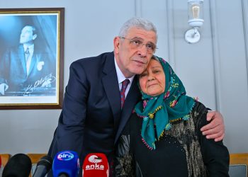Genel Başkanımız Sayın Müsavat Dervişoğlu, Anneler Günü dolayısıyla İzmir’de şehit anneleri ile kahvaltıda bir araya geldi.