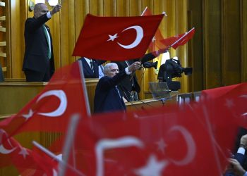 Bayrak açıyorum!