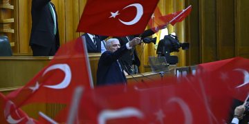 Bayrak açıyorum!