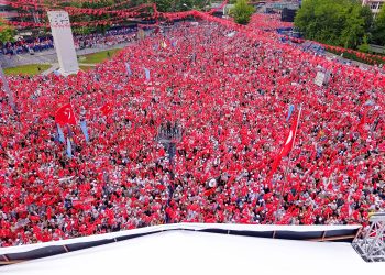 HAKSIZLIĞA, HUKUKSUZLUĞA, ADALETSİZLİĞE, GAFLETE VE İHANETE KARŞI BAYRAK AÇIYORUM DÜŞÜN PEŞİME!